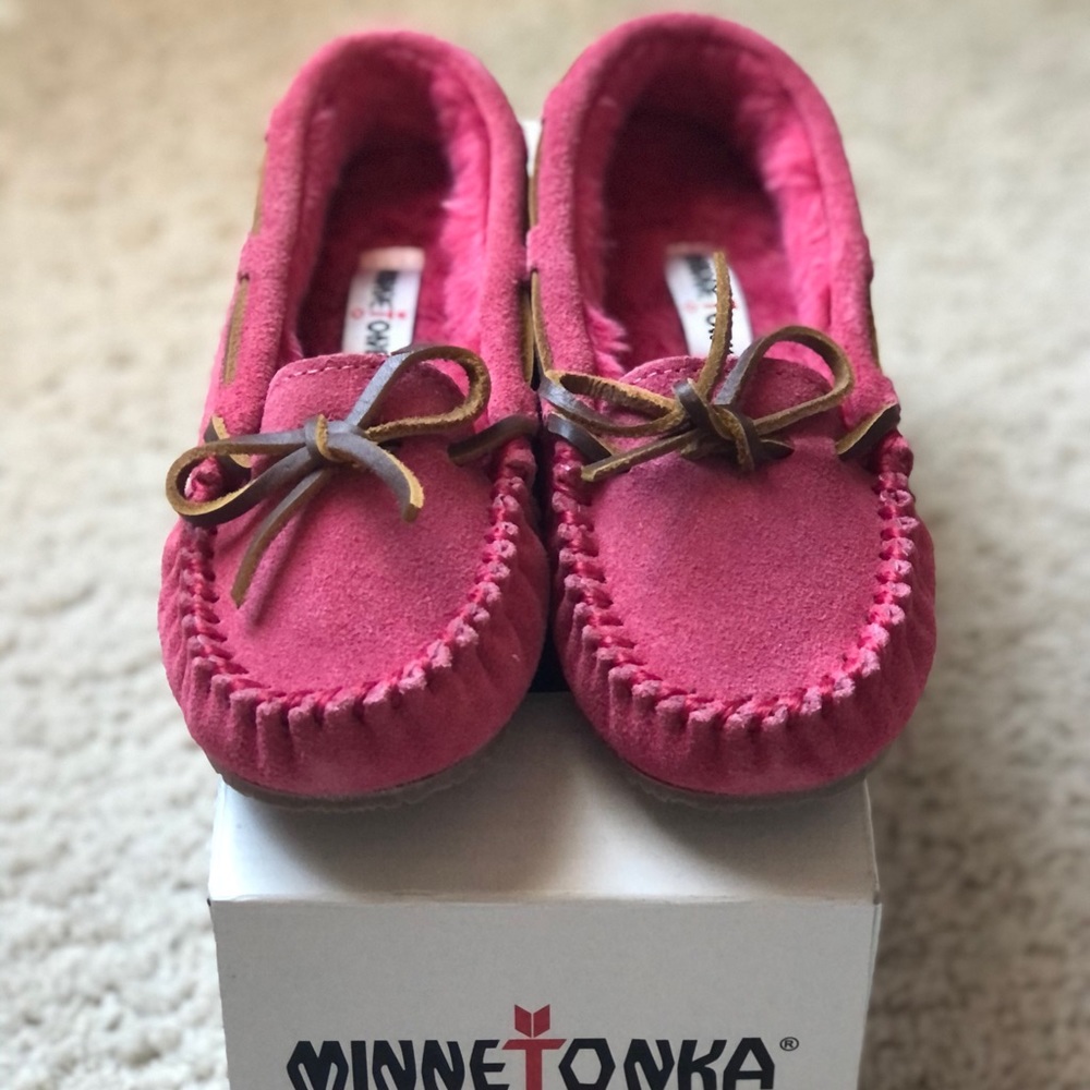Minnetonka Girls Britta Hot Pink Slippers
